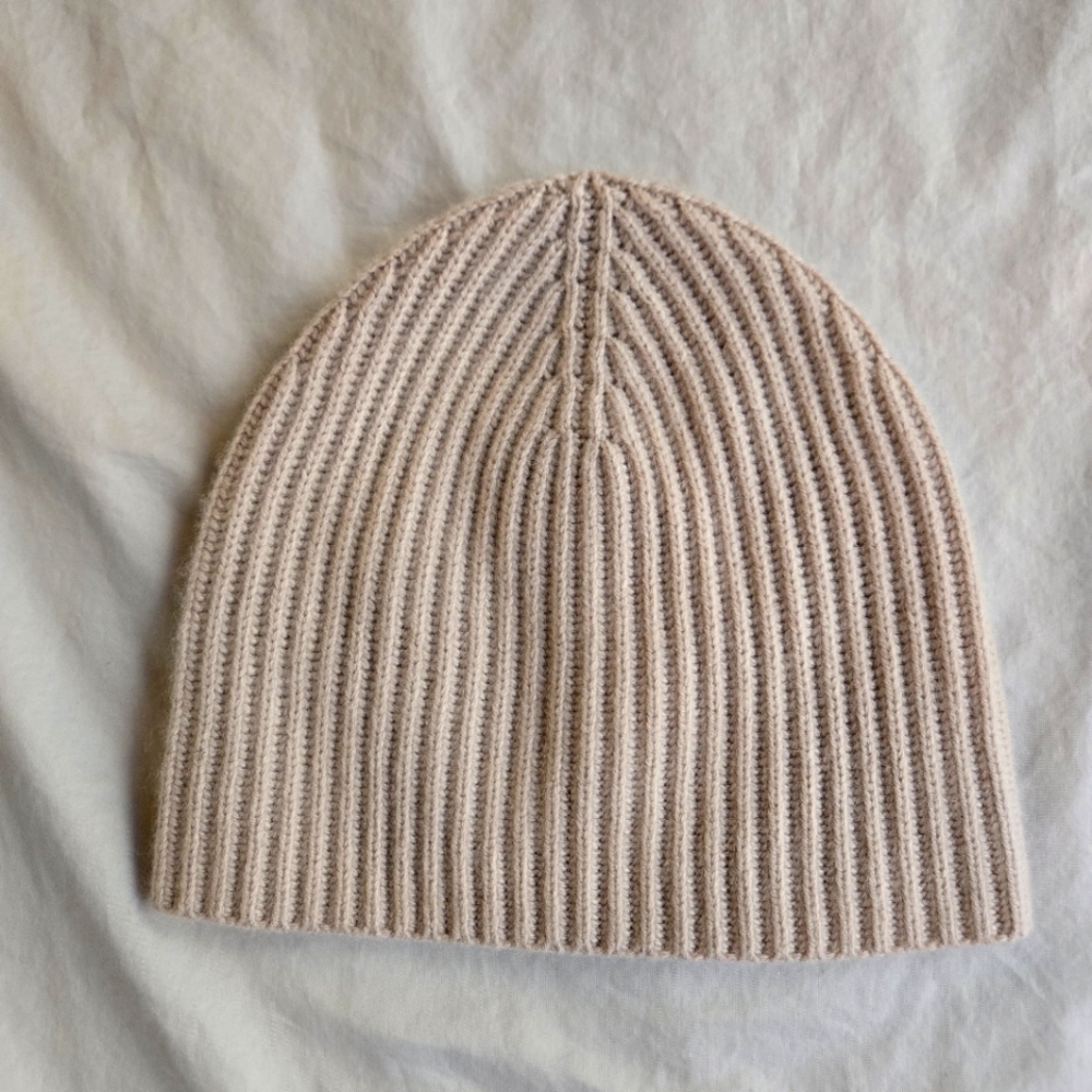 Aritzia Auxiliary 100% Cashmere Beanie - Oat